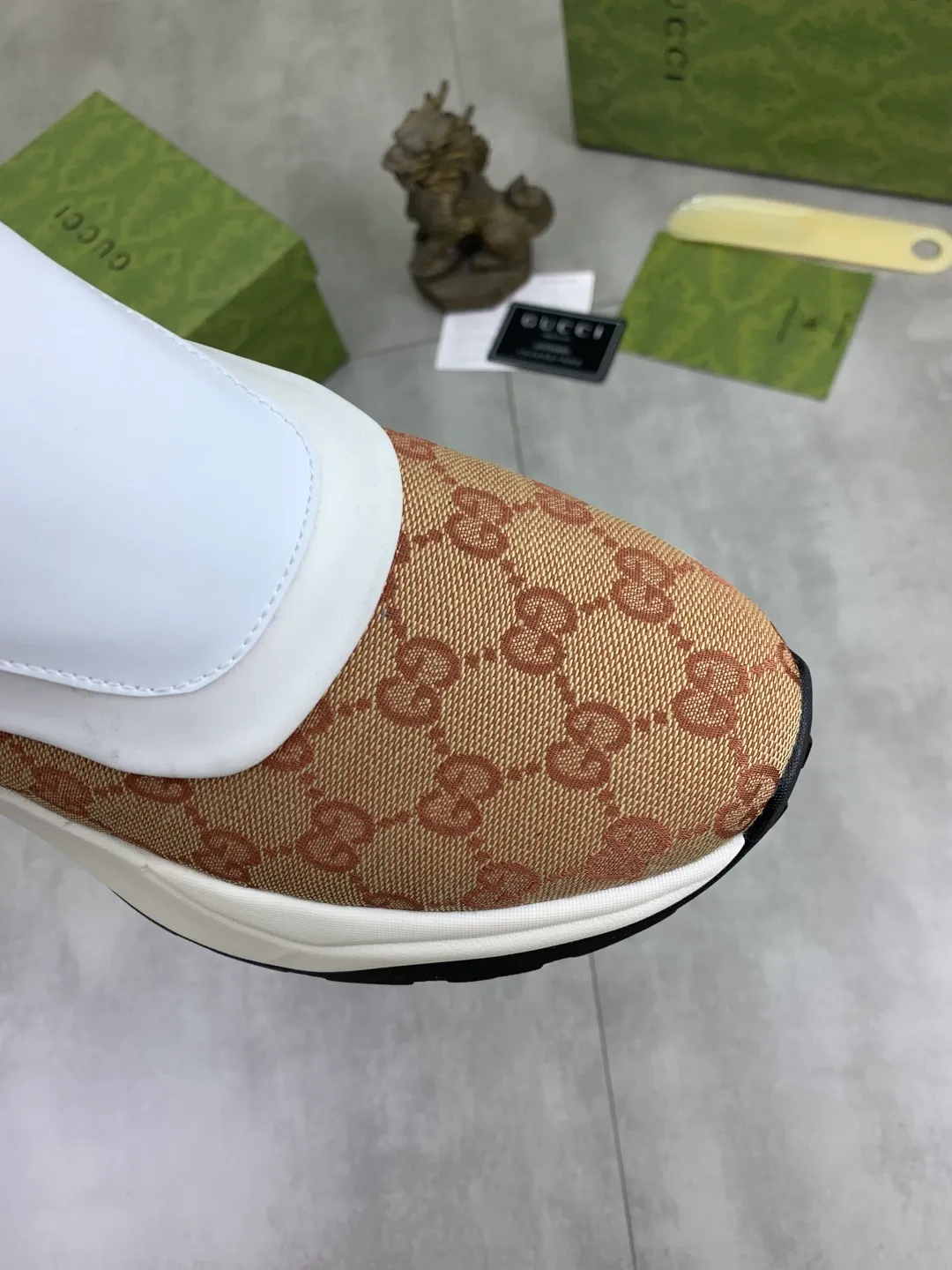 Men's Men's Shoes P440 💰[New Style] 🆘 The latest model from Gucci's official website🎁Classic casual and fashionable men's shoes👟Hot style💥The style is simple and elegant, exclusive for trendy men. Unique official website latest brand elements👑Gucci original decoration, fashionable and generous, the fabric is made of original soft calfskin➕Comfortable soft sheepskin lining ✅The official website specifies wear-resistant foam outsole_full of elasticity, classic model taken in real life🎬Color: 2️⃣colors optional😍Number: 38-44